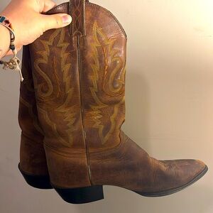 Justin Cowboy Boots in Size 10